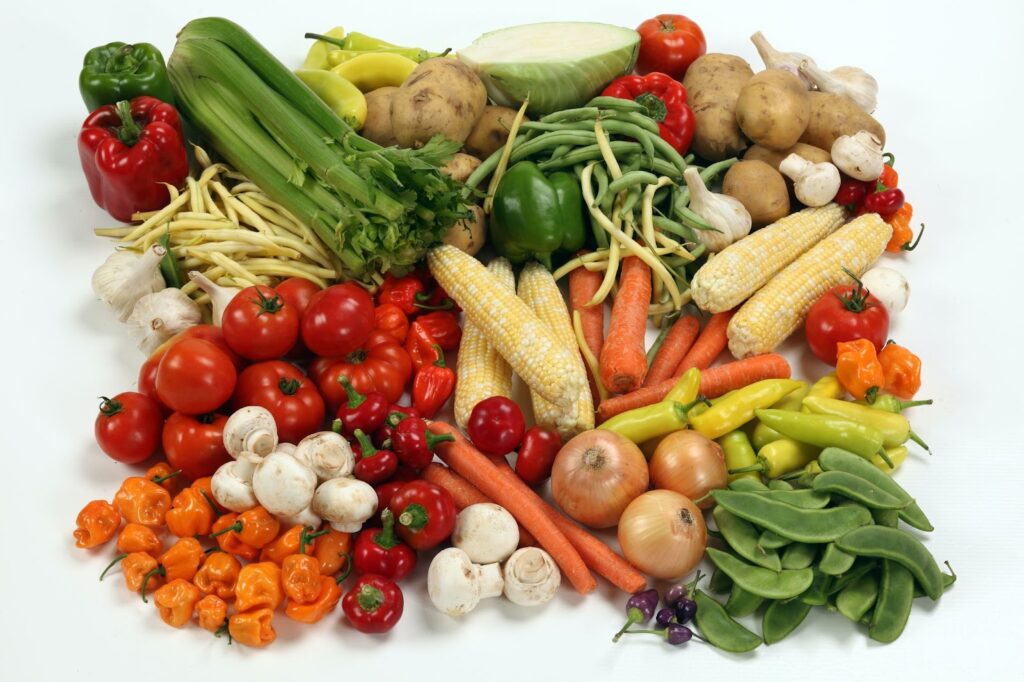 在設計減醣減脂菜單時，每餐都要以吃兩種以上的低醣蔬果為目標。圖片來源：Unsplash。